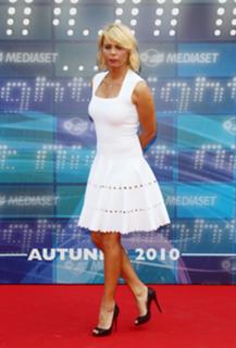 Maria De Filippi feet photo thumbnail
