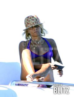 Maria De Filippi feet photo thumbnail