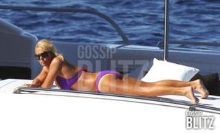 Maria De Filippi feet photo thumbnail