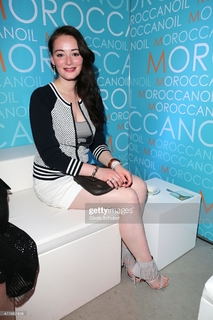 Maria Ehrich feet photo thumbnail