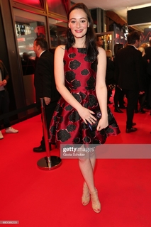 Maria Ehrich feet photo thumbnail