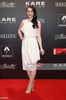Maria Ehrich feet photo thumbnail
