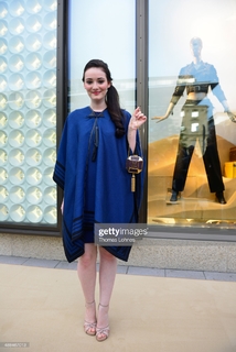 Maria Ehrich feet photo thumbnail