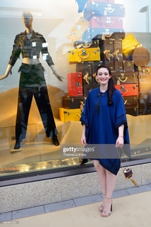 Maria Ehrich feet photo thumbnail