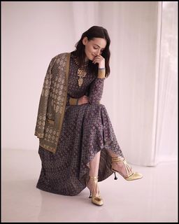 Maria Ehrich feet photo thumbnail