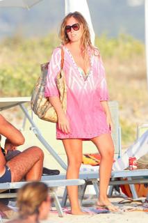 Maria Elena Boschi feet photo thumbnail