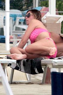 Maria Elena Boschi feet photo thumbnail