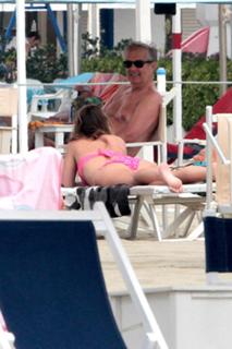 Maria Elena Boschi feet photo thumbnail