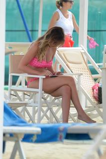 Maria Elena Boschi feet photo thumbnail