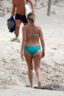 Maria Elena Boschi feet photo thumbnail