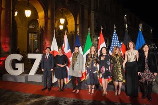 Maria Elena Boschi feet photo thumbnail