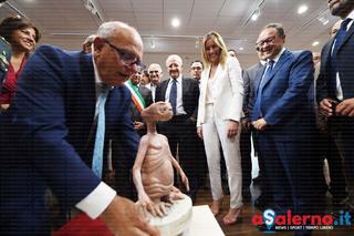 Maria Elena Boschi feet photo thumbnail