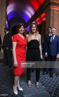 Maria Elena Boschi feet photo thumbnail