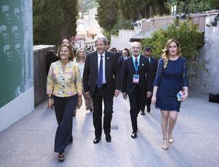 Maria Elena Boschi feet photo thumbnail