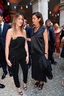 Maria Elena Boschi feet photo thumbnail
