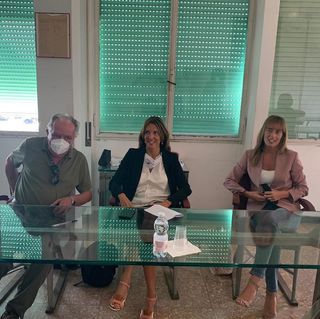 Maria Elena Boschi feet photo thumbnail