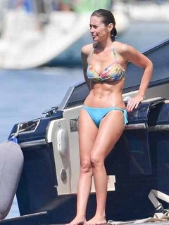 Maria Elena Boschi feet photo thumbnail