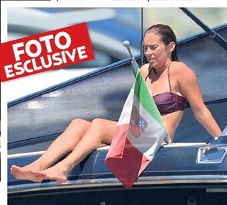 Maria Elena Boschi feet photo thumbnail