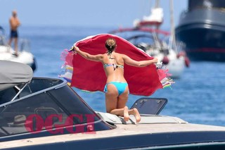 Maria Elena Boschi feet photo thumbnail