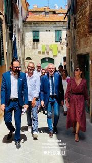 Maria Elena Boschi feet photo thumbnail