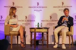 Maria Elena Boschi feet photo thumbnail