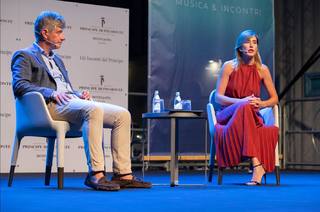 Maria Elena Boschi feet photo thumbnail