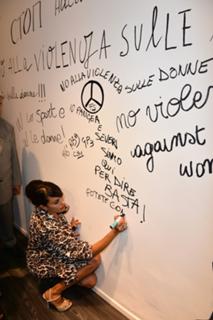 Maria Grazia Cucinotta feet photo thumbnail