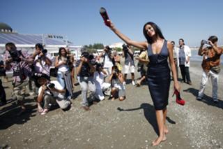 Maria Grazia Cucinotta feet photo thumbnail