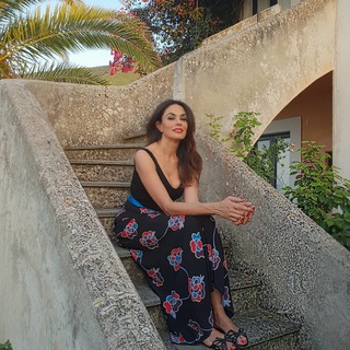 Maria Grazia Cucinotta feet photo thumbnail