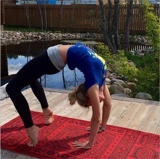 Maria Kirilenko feet photo thumbnail