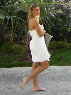 Maria Kirilenko feet photo thumbnail