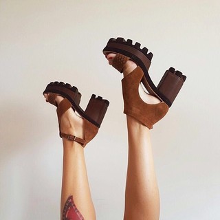 Maria Lapiedra feet photo 8