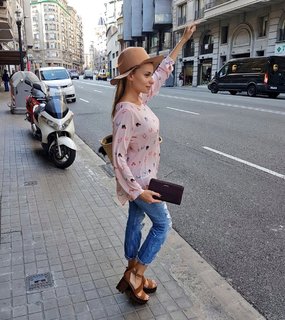 Maria Lapiedra feet photo 1