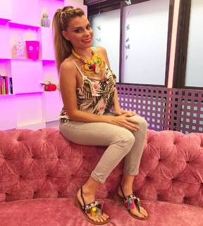 Maria Lapiedra feet photo 17
