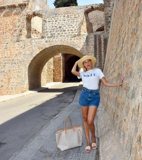 Maria Lapiedra feet photo 10