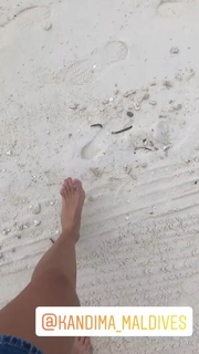 Maria Lapiedra feet photo 8