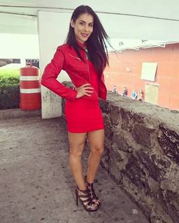 Maria León feet photo thumbnail