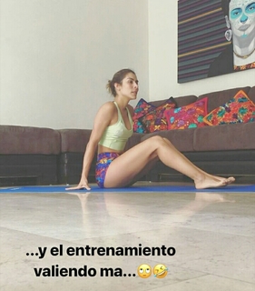 Maria León feet photo thumbnail