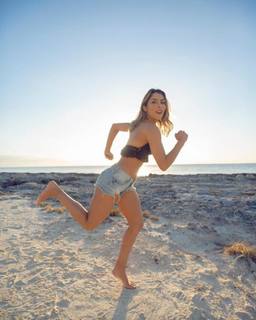 Maria León feet photo thumbnail