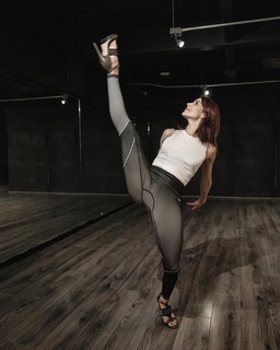 Maria León feet photo thumbnail