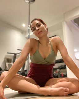 Maria León feet photo thumbnail