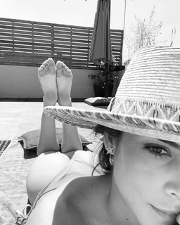 Maria León feet photo thumbnail