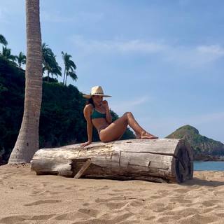 Maria León feet photo thumbnail