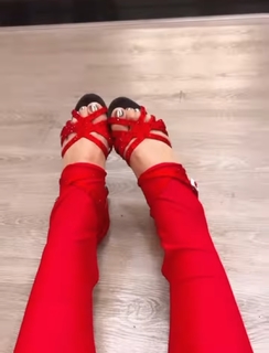 Maria León feet photo thumbnail