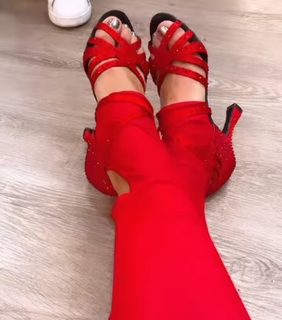 Maria León feet photo thumbnail