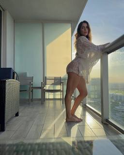 Maria León feet photo thumbnail
