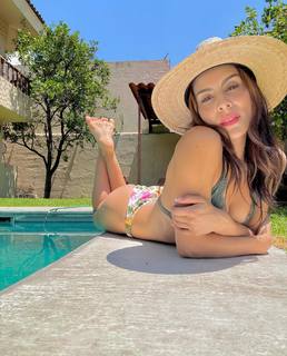 Maria León feet photo thumbnail