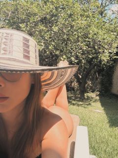 Maria León feet photo thumbnail