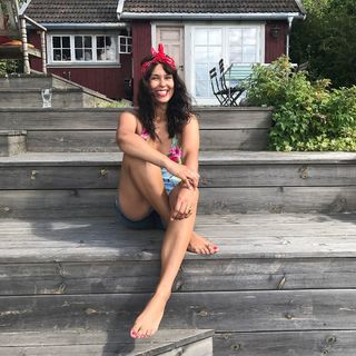 Maria Mena feet photo 4