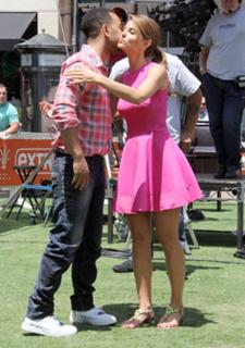 Maria Menounos feet photo thumbnail